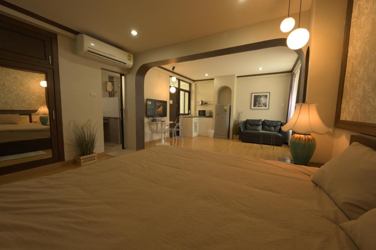October Hostel Chiangmai Chiang Mai Exterior photo