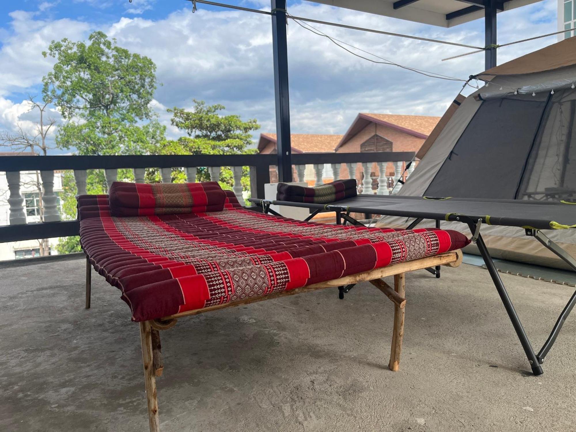 October Hostel Chiangmai Chiang Mai Exterior photo