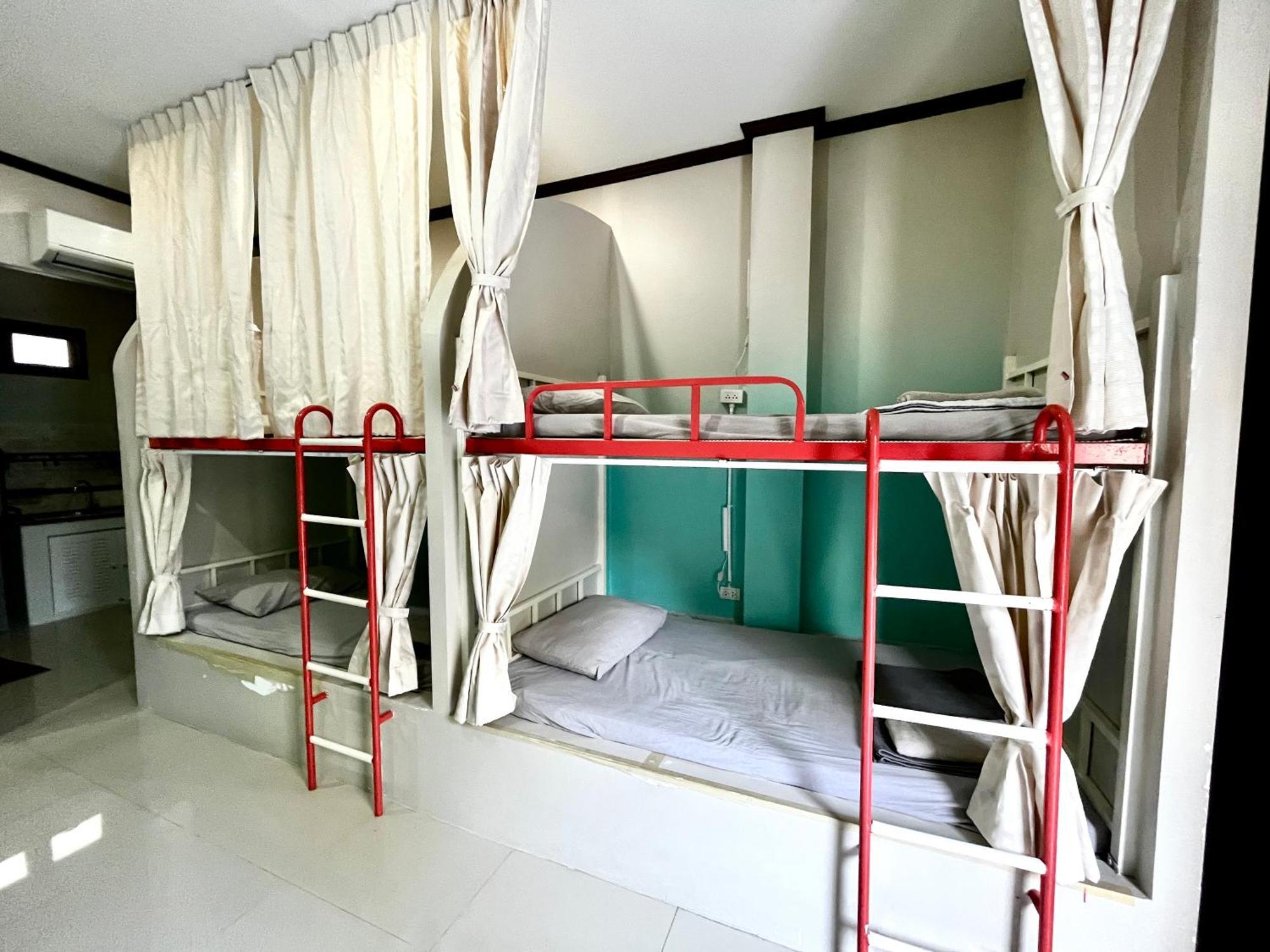 October Hostel Chiangmai Chiang Mai Exterior photo